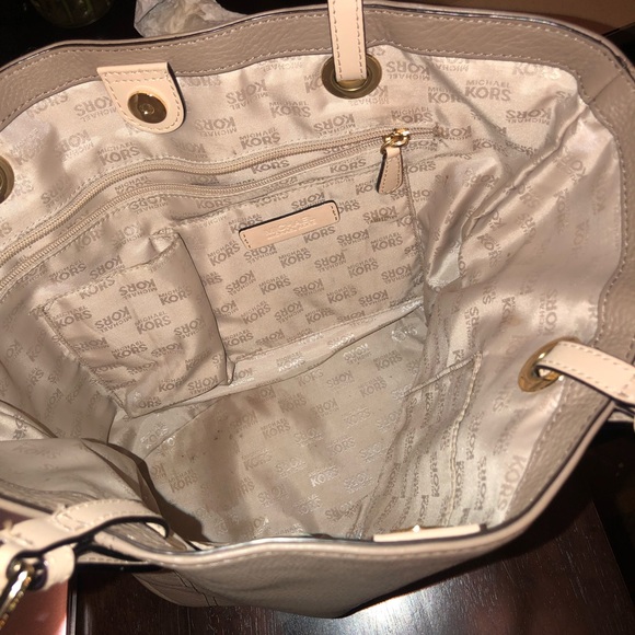 🔥SALE! Michael Kors Jet Set Leather Tote Bag🔥 - Picture 6 of 8
